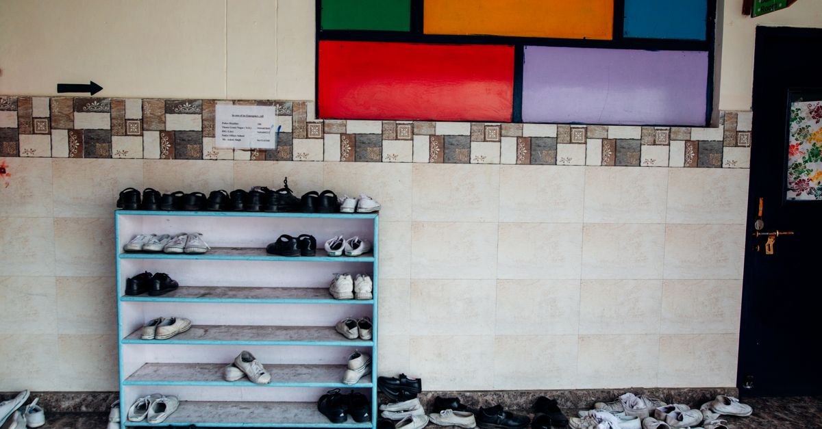 Entryway Shoe Racks: Choosing the Right One for Your Space
