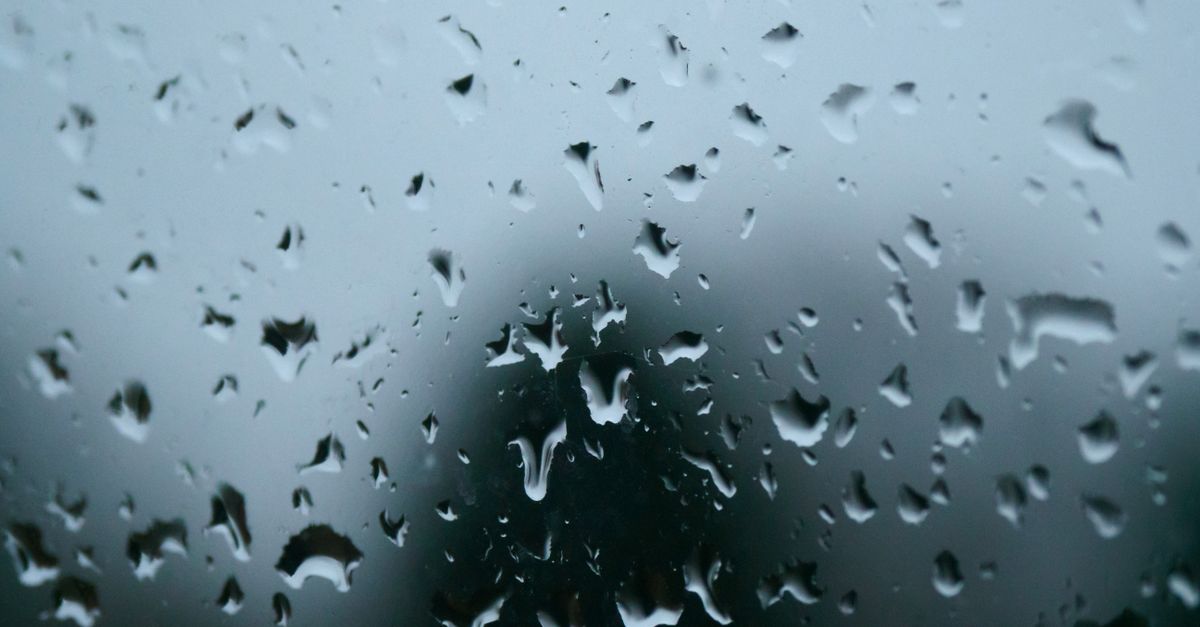 Vinegar and Patience Clear Most Cloudy Exterior Windows