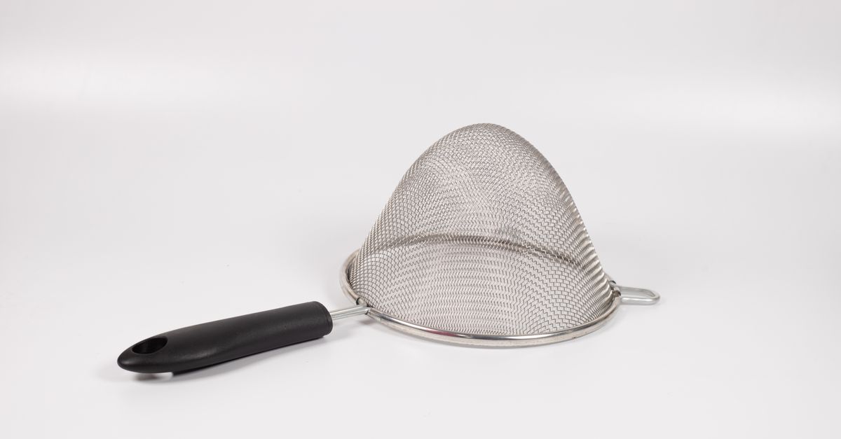 A Splatter Screen Is the Simplest Fix for Bacon Grease