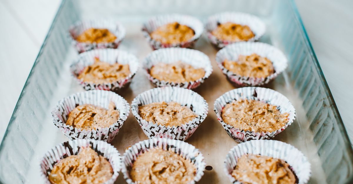 Soaking and Baking Soda Lift White Residue from Glass Bakeware